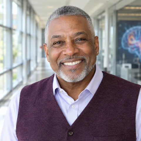 Portrait of Dr. Everton Henriques