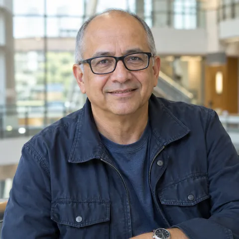 Portrait of Dr. Héctor Trujillo, DNP, RN