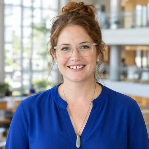 Portrait of Dr. Tamar Holloway